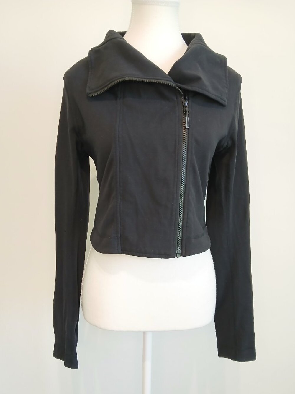 Lululemon Principal Cropped Jacket Black Size 6